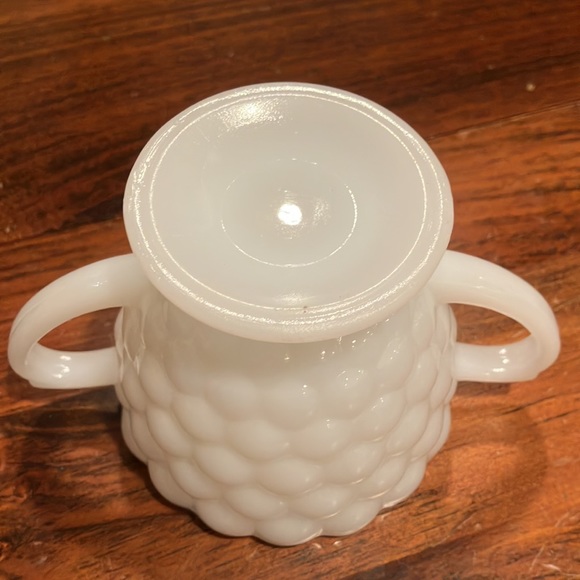 Vintage Milk glass cream & sugar set - Picture 3 of 10